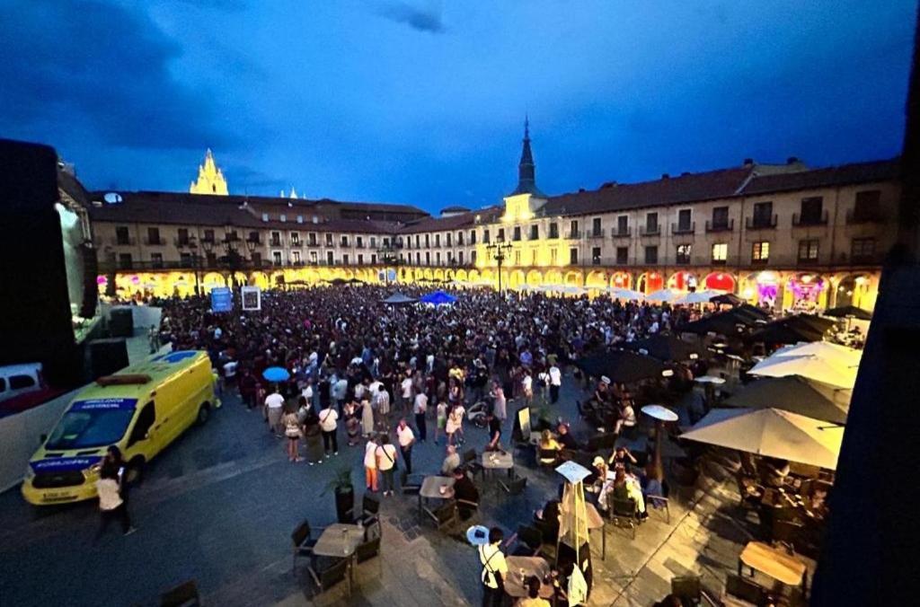 Arquitecto De La Vida- Plaza Mayor 레온 외부 사진