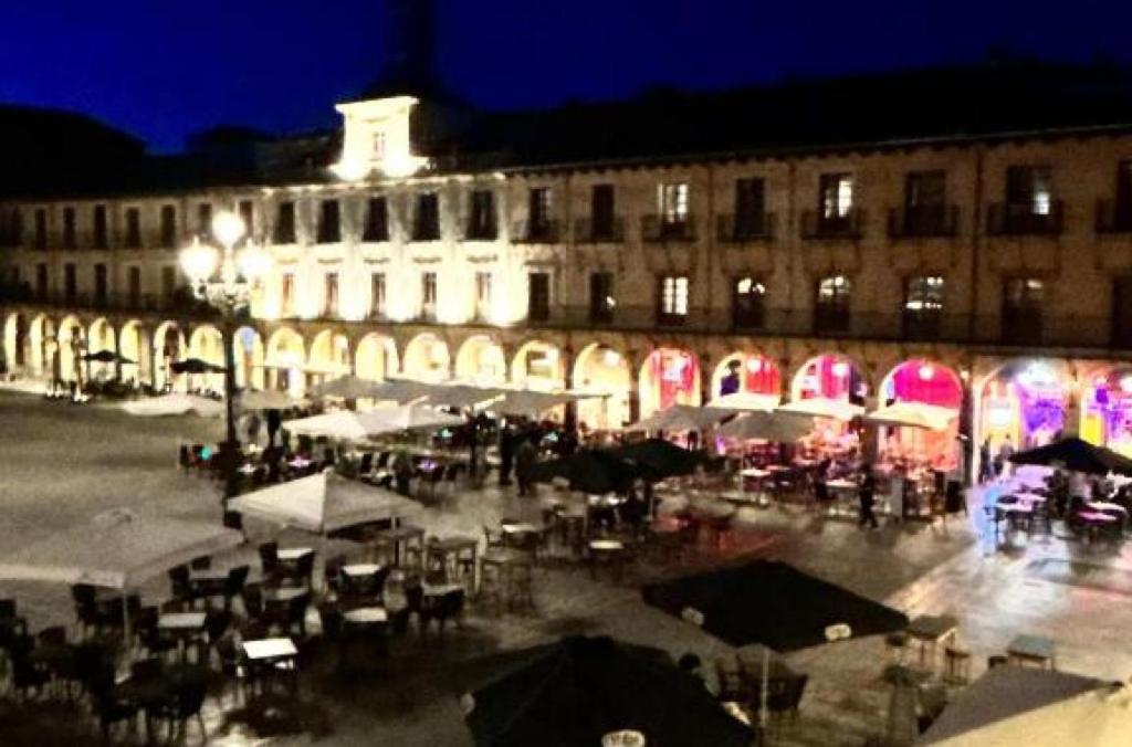 Arquitecto De La Vida- Plaza Mayor 레온 외부 사진