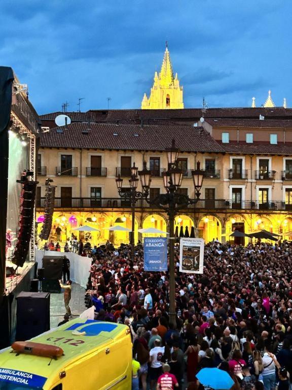 Arquitecto De La Vida- Plaza Mayor 레온 외부 사진