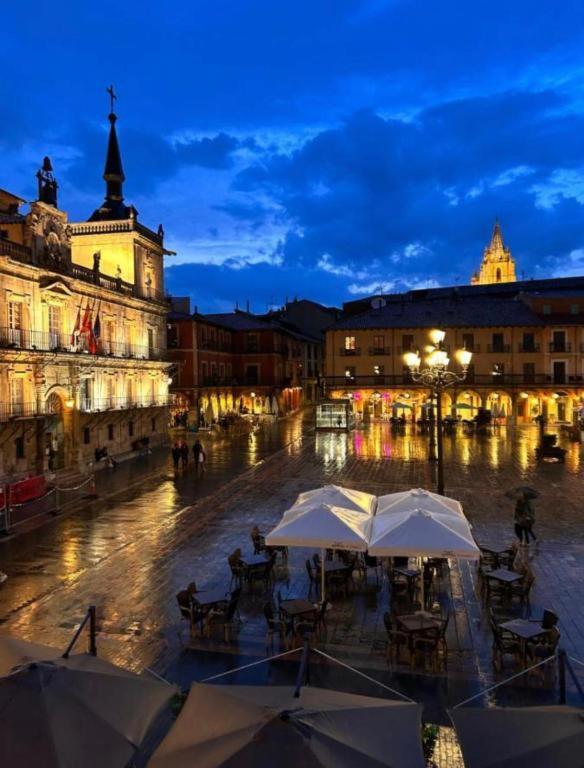 Arquitecto De La Vida- Plaza Mayor 레온 외부 사진