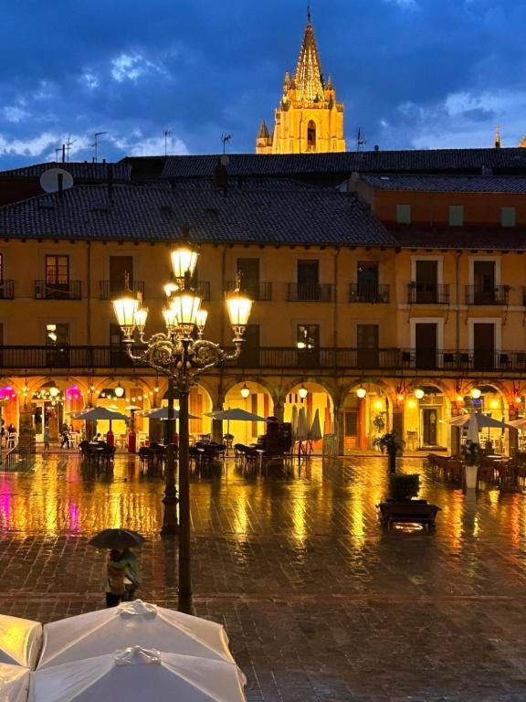 Arquitecto De La Vida- Plaza Mayor 레온 외부 사진