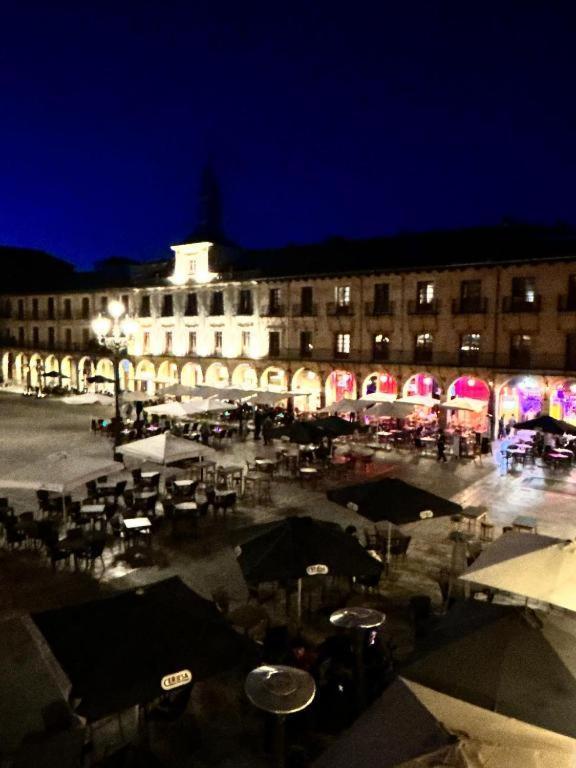 Arquitecto De La Vida- Plaza Mayor 레온 외부 사진
