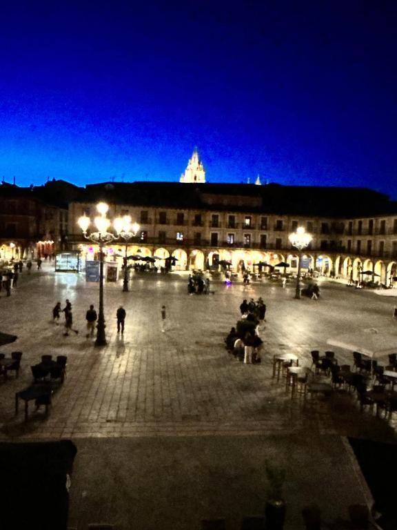 Arquitecto De La Vida- Plaza Mayor 레온 외부 사진