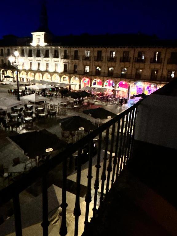 Arquitecto De La Vida- Plaza Mayor 레온 외부 사진